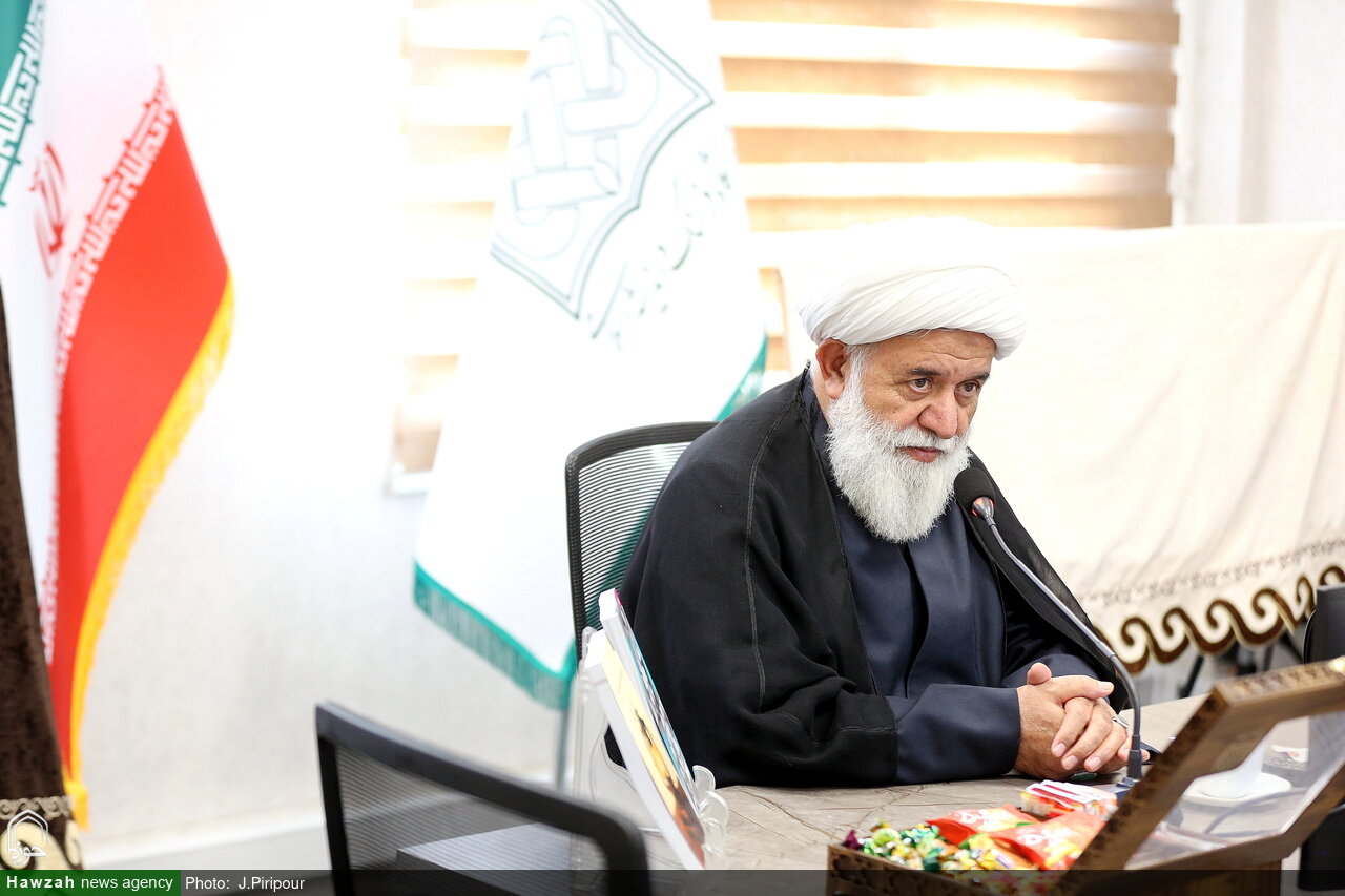 آیت الله رشاد در آیین رونمایی از آثار جدید پاسخگویی به شبهات: حوزه علمیه به اندازه ۵۰۰ سال پیش رفته است / به «شهید مطهریها» برای پاسخ به پرسشهای جوانان نیاز داریم